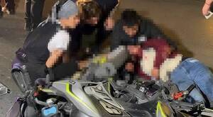 Una falla en la motocicleta terminó en tragedia durante la madrugada sobre uno de los bulevares más transitados de Saltillo.