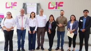 Autoridades de Puebla presentan desayunadores con logo del DIF