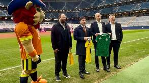 Samuel García y directivos suecos intercambiaron jerseys de las selecciones de México y Suecia previo al Mundial 2026.