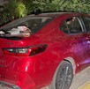 Una conductora de 27 años perdió el control de su Honda y se estrelló contra un árbol en la calle Vicente Rangel tras ir por su pastel de cumpleaños.