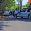 Camionetas blindadas de la Secretaría de Marina con militares fuera y dentro de los vehículos portando armas largas en calles de Guadalajara