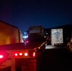 Más de 14 horas han transcurrido desde que habitantes de diversas comunidades de la delegación Santa Rosa Jáuregui mantienen bloqueada la carretera federal 57.