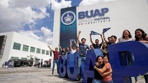 Estudiantes celebran pase directo y de fondo instalaciones de la BUAP