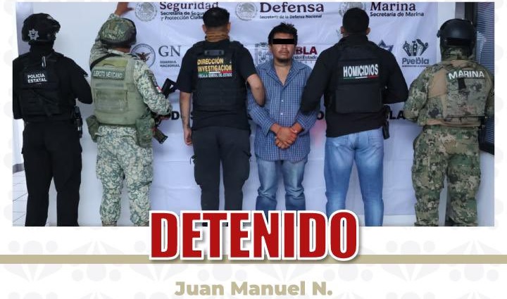 Hombre presentado ante la Fiscalía General del Estado de Puebla.