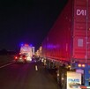 El grupo de habitantes de la localidad La Versolilla en la capital de Querétaro, mantienen un bloqueo sobre la Carretera Federal Querétaro-SLP.