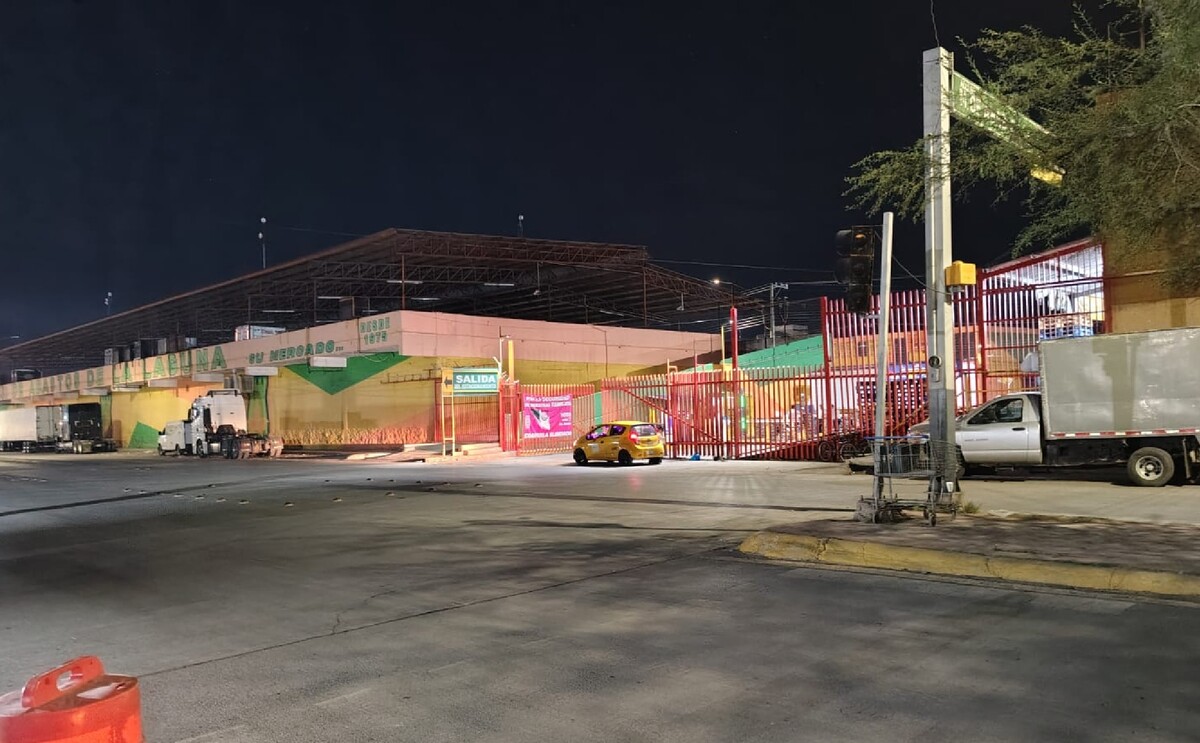 Mercado de Abastos por fuera.