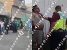 Hermanos golpeando a policías en colonia Degollado, Iztapalapa
