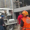 Movilización de cuerpos de rescate por hombre electrocutado en Apodaca