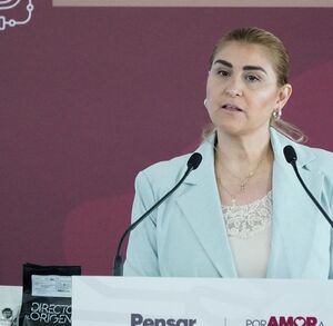 Fiscal Idamis Pastor Betancourt, durante la mañanera del Gobierno de Puebla