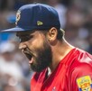 El pitcher estadounidense con el uniforme de uno de los equipos con los jugo en el su país natal