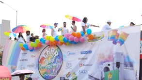 Marcha del Orgullo en Guadalajara, cientos de personas de la comunidad LGBT salen a las calles para exigir respeto a sus derechos.