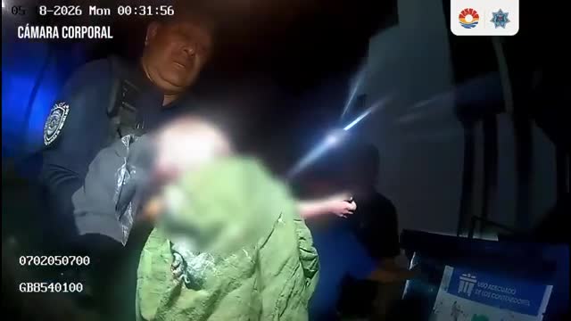 Así fue el rescate de un recién nacido abandonado en Cancún, captado en las cámaras de los policías del municipio.