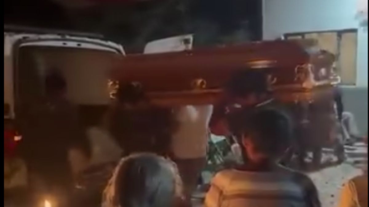 Imágenes del momento del velorio en el municipio de Tehuitzingo, Puebla.