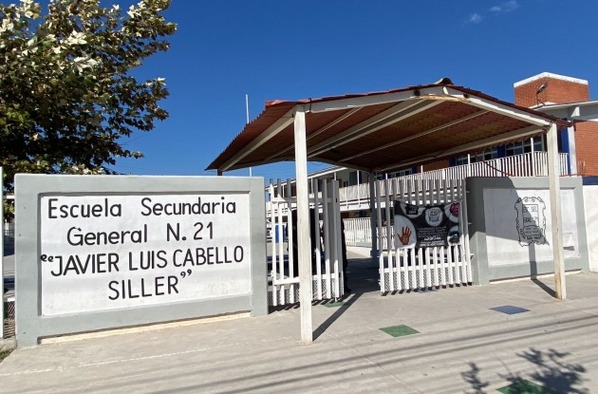 Paramédicos y la UNIF atendieron un reporte de emergencia con un docente al interior de la Secundaria 21 en Saltillo. Las clases continúan.