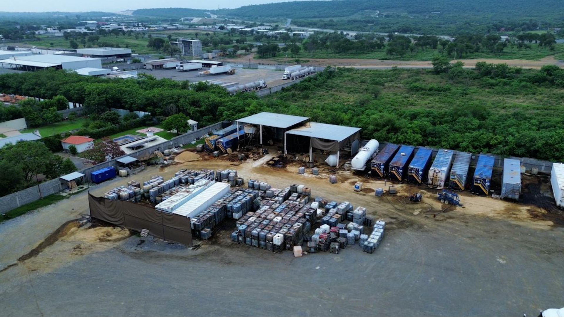 Fuerzas federales aseguran bodega de combustible robado en Allende, Nuevo León. Mantienen vigilancia en la zona citrícola del estado.