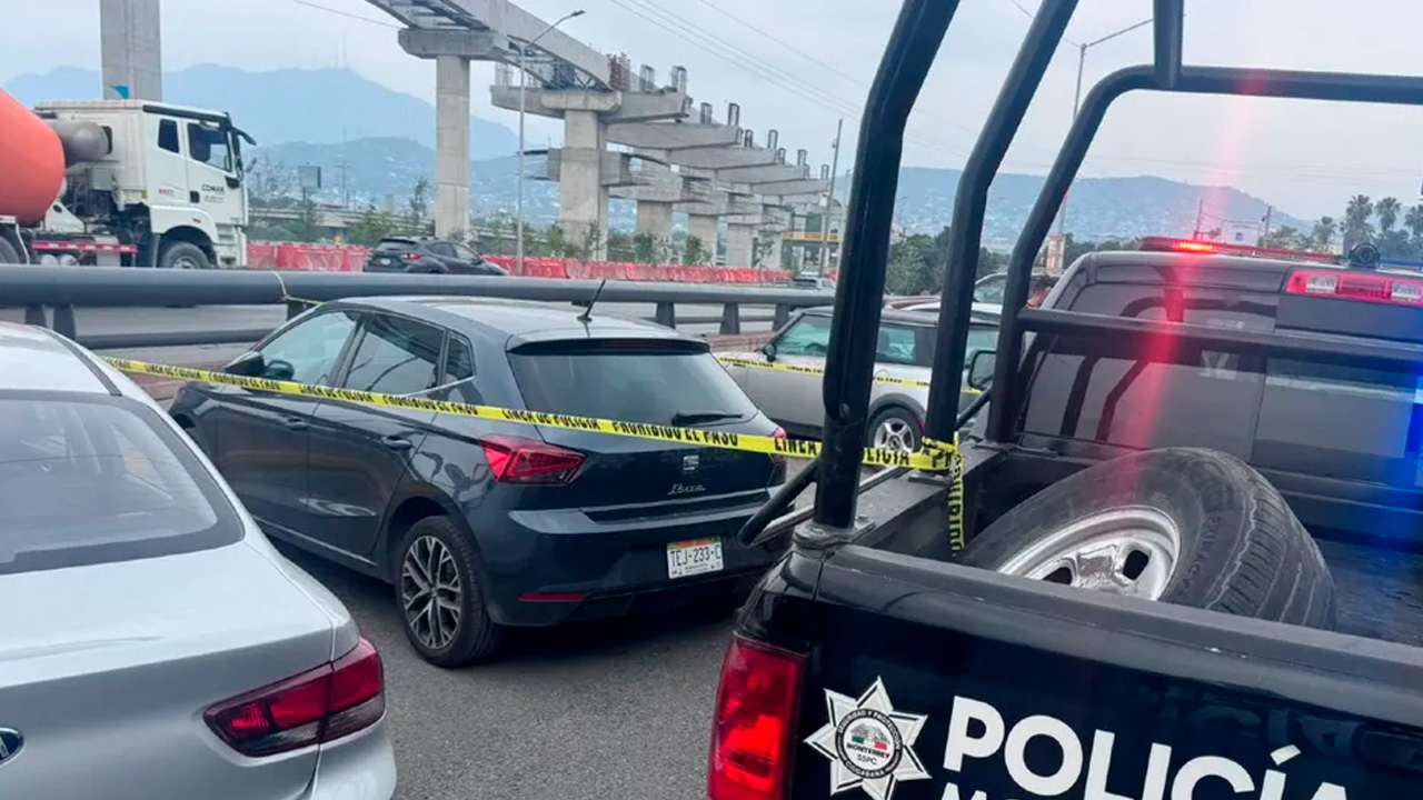 Un conductor de aplicación fue detenido en la avenida Constitución, en Monterrey.
