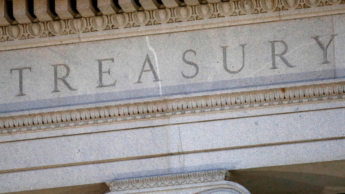 Edificación en color arena con las letras Treasury en Estados Unidos