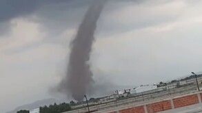 Habitantes del Valle de Toluca captan presunto tornado.