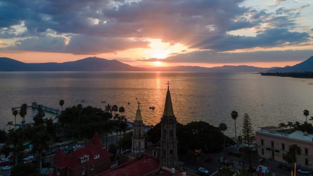 Lago de Chapala con atardecer