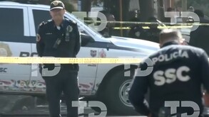 Policías resguardan cuerpos de pareja asesinada en la alcaldía Miguel Hidalgo.