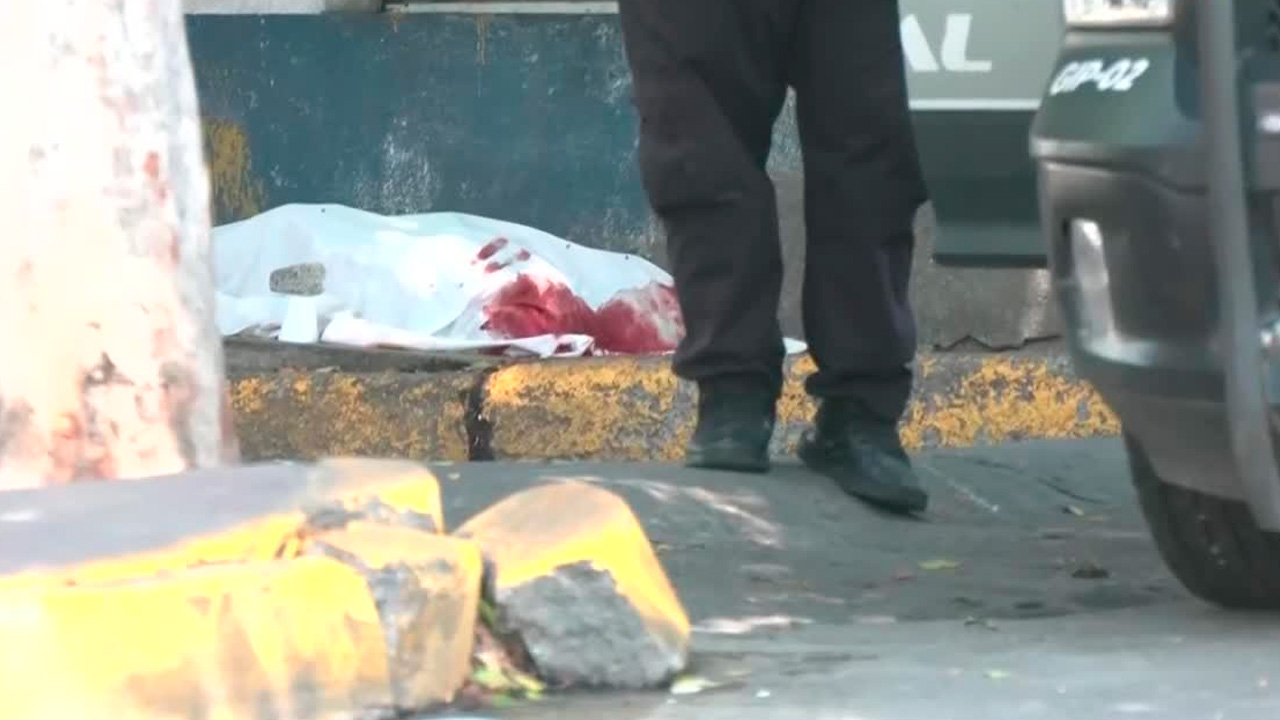 Un hombre fue asesinado a balazos en la colonia Lázaro Cárdenas, en Tlalnepantla.