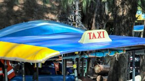 Encontraron a un hombre muerto dentro de un mototaxi en el municipio de Jolalpan, Puebla.