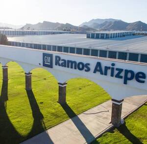 Empresarios destacan que la llegada de nueva producción automotriz podría reactivar empleos en Ramos Arizpe.