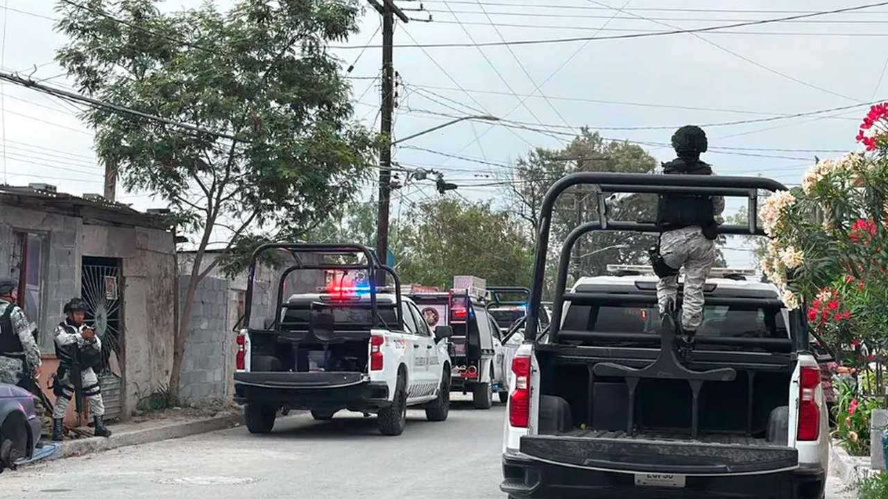 Autoridades desplegaron un operativo en la colonia Pedregal del Topo Chico, en General Escobedo, tras localizar el cuerpo sin vida.