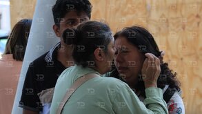 Familia de Blanca Adriana llega a la Fiscalía de Tlaxcala para el reconocimiento del cuerpo en el INCIFO, se nota afectada por el lamentable hecho.