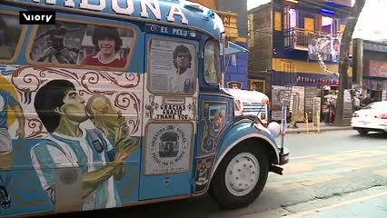 Bautizada como 'Pelusa', la colorida autocaravana está llamando la atención en las calles de Buenos Aires.