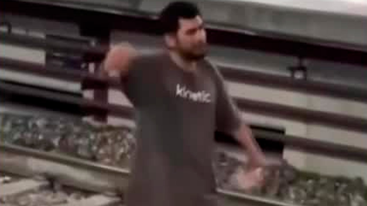 Un hombre descendió a las vías de la estación Zapata de la Línea 12 del Metro de la Ciudad de México.