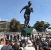 Develación de estatua de Pelé afuera del Estadio Jalisco