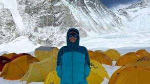 La alpinista leonesa Laura González del Castillo Aranda volvió a conquistar la cima del Monte Everest, logrando una hazaña histórica y profundamente emotiva.