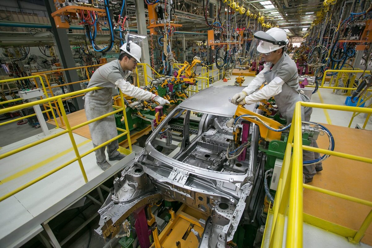 Empresarios destacan que la llegada de nueva producción automotriz podría reactivar empleos en Ramos Arizpe.