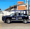 Se observa una fachada de un lugar en color blanco con letras que dicen Escuela Secundaria General número 21 Javier Luis Cabello Siller.