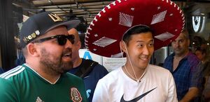 Heung-Min Son utilizando un sombrero de mariachi cuando jugaba en el Tottenham.