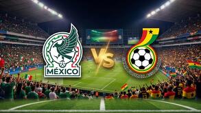Logos de las selecciones a jugar en el partido y de fondo la afición
