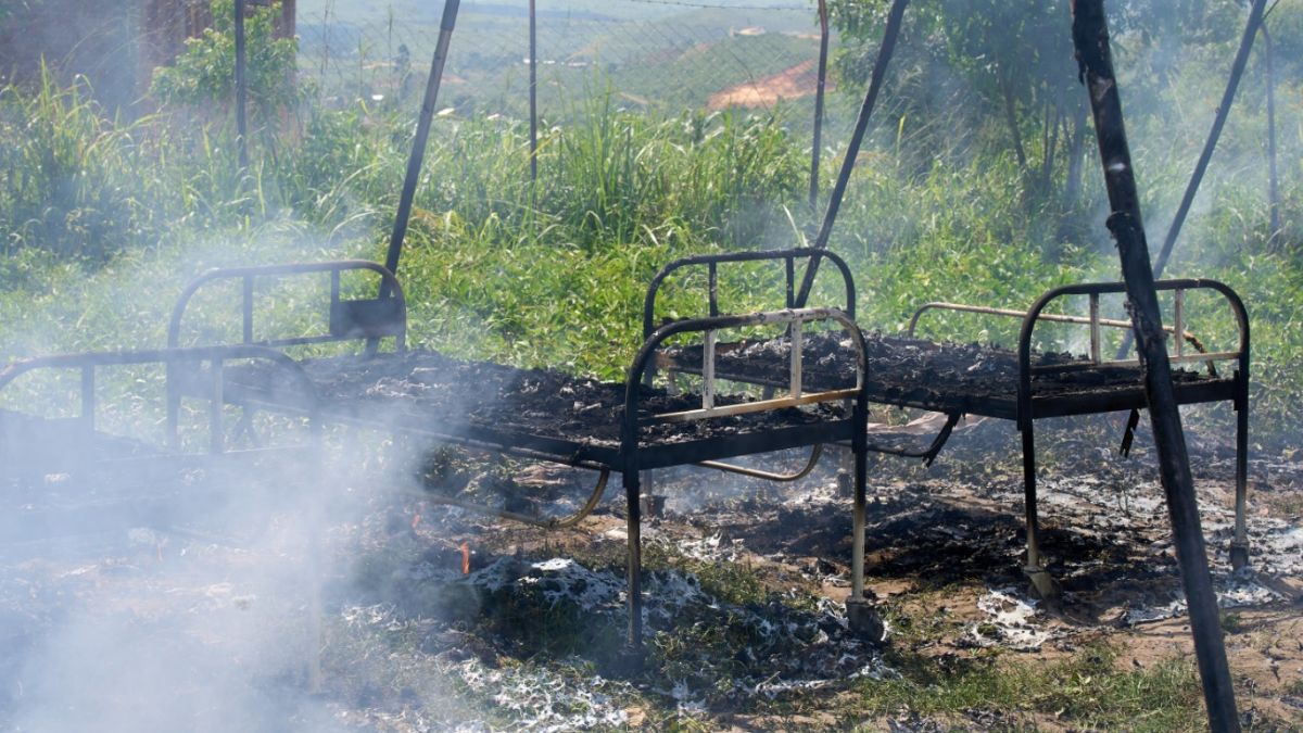 Alerta: OMS eleva a riesgo "muy alto" el ébola en Congo con casi 750 casos sospechosos. Prohíben velorios y reuniones ante la falta de vacunas.