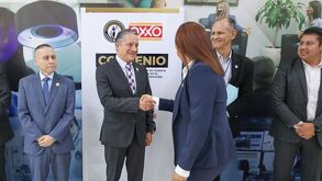 La Cadena Comercial OXXO reconoció a la Fiscalía de Guanajuato en una ceremonia oficial tras el abatimiento de El Mencho.