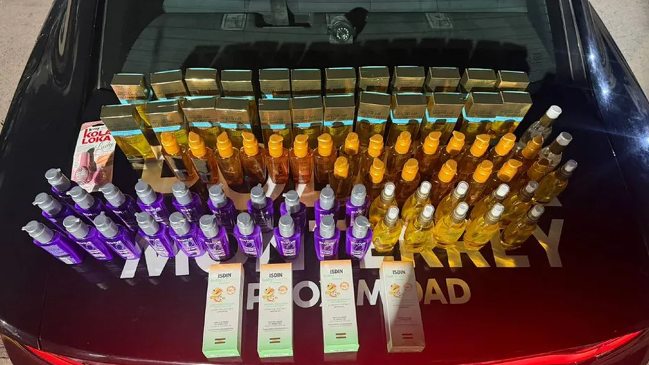Una pareja fue detenida en Monterrey tras presuntamente robar 85 cosméticos valuados en más de 15 mil pesos.
