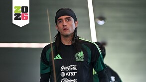 Carlos Acevedo atajando en un entrenamiento de la Selección Mexicana.