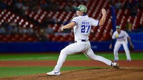 Con un cuadrangular heroico de Kyle Garlick en la octava entrada, los Charros de Jalisco vinieron de atrás para vencer 5-4 al líder Toros de Tijuana y asegurar