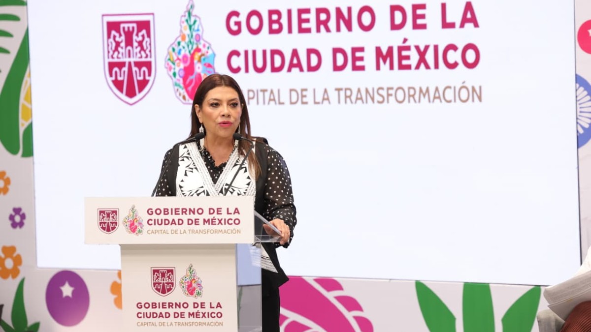 Clara Brugada en una conferencia de prensa