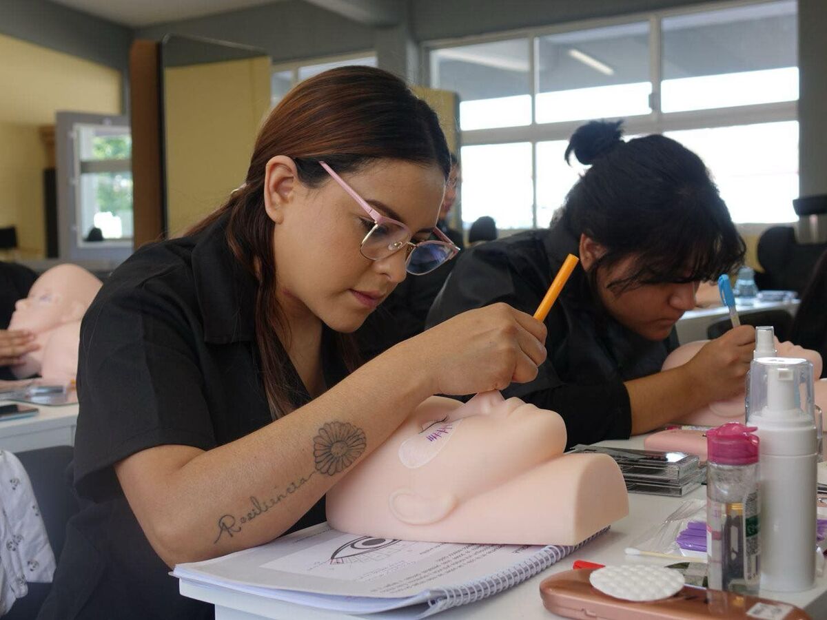 El Congreso de Michoacán aprobó por unanimidad que las estudiantes falten a clases y reprogramen exámenes por menstruación incapacitante.