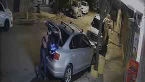 Denuncian hombre captado por cámara luego de una serie de robos a vehículos registrados en el municipio de Guadalupe