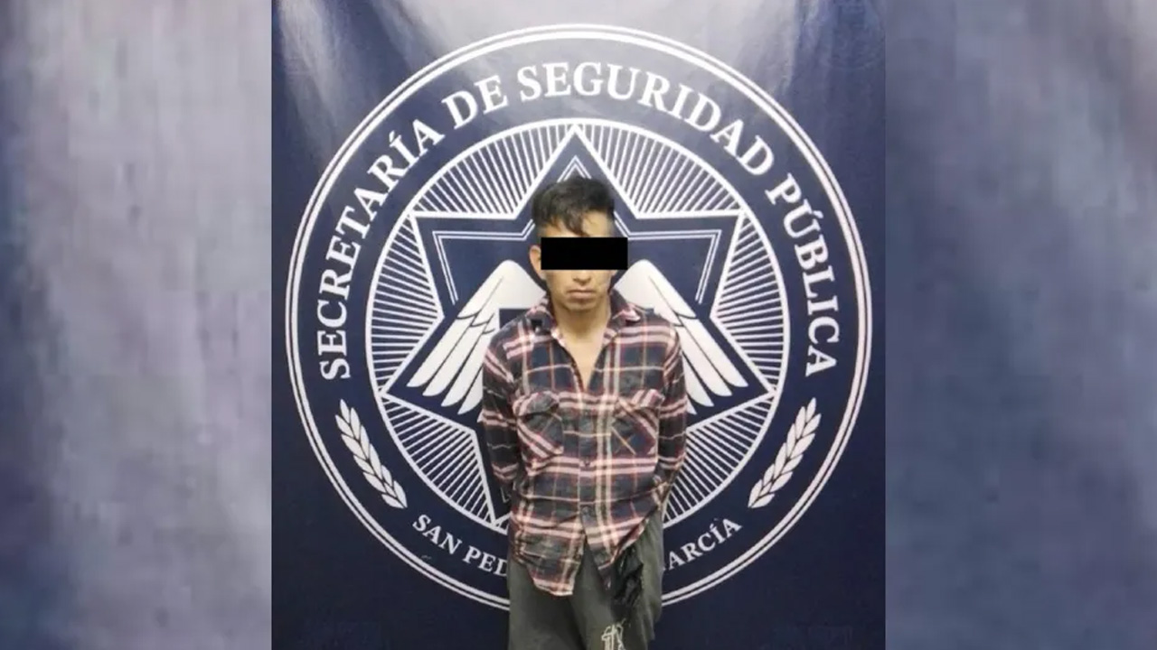 Un hombre de 35 años fue detenido en San Pedro Garza García, en el cruce de las calles Río Rhin y Río Balsas, tras presuntamente ingresar sin autorización a una
