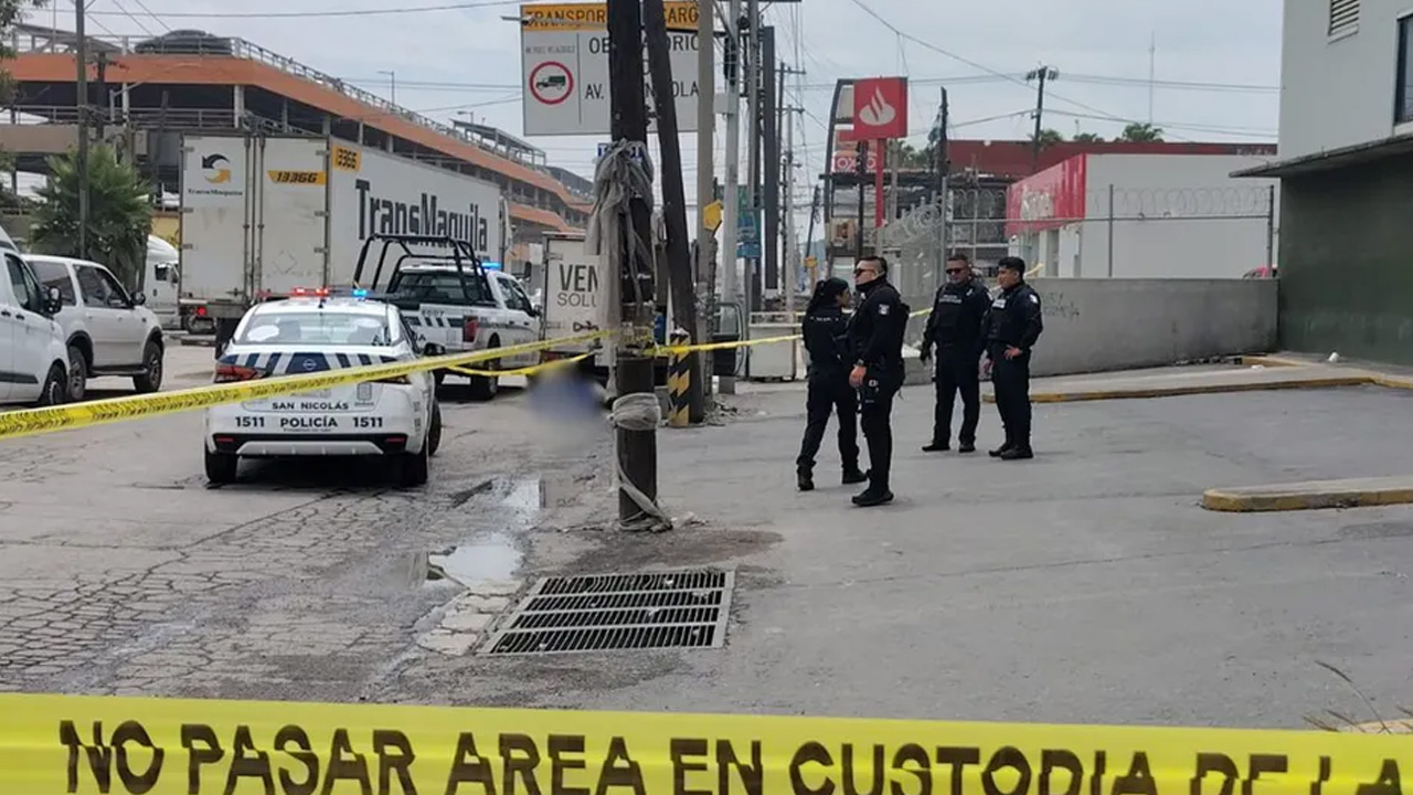 La Policía Ministerial investiga la muerte de un hombre que presuntamente forcejeó con trabajadores de una empresa de frituras en Monterrey.