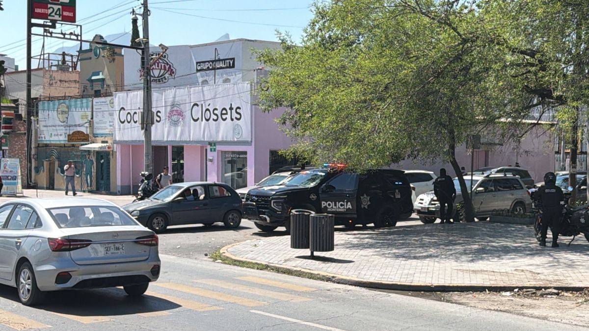Una amenaza de supuesto ataque armado provocó movilización policiaca en una secundaria del centro de Monterrey.