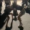 Alumnas de la secundaria Julián Montoya siendo captadas peleando en la calle.