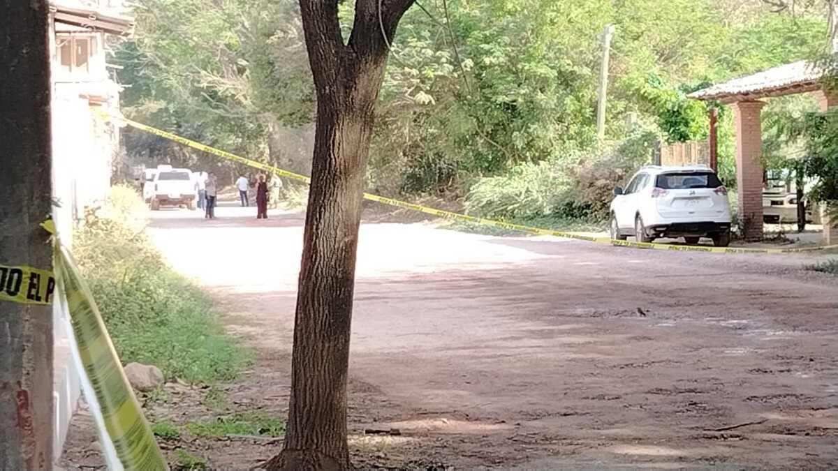 Localizan a una joven sin vida en Puerto Vallarta; autoridades indagan nexo con otros dos crímenes similares. Podría tratarse de un nuevo caso de feminicidio.
